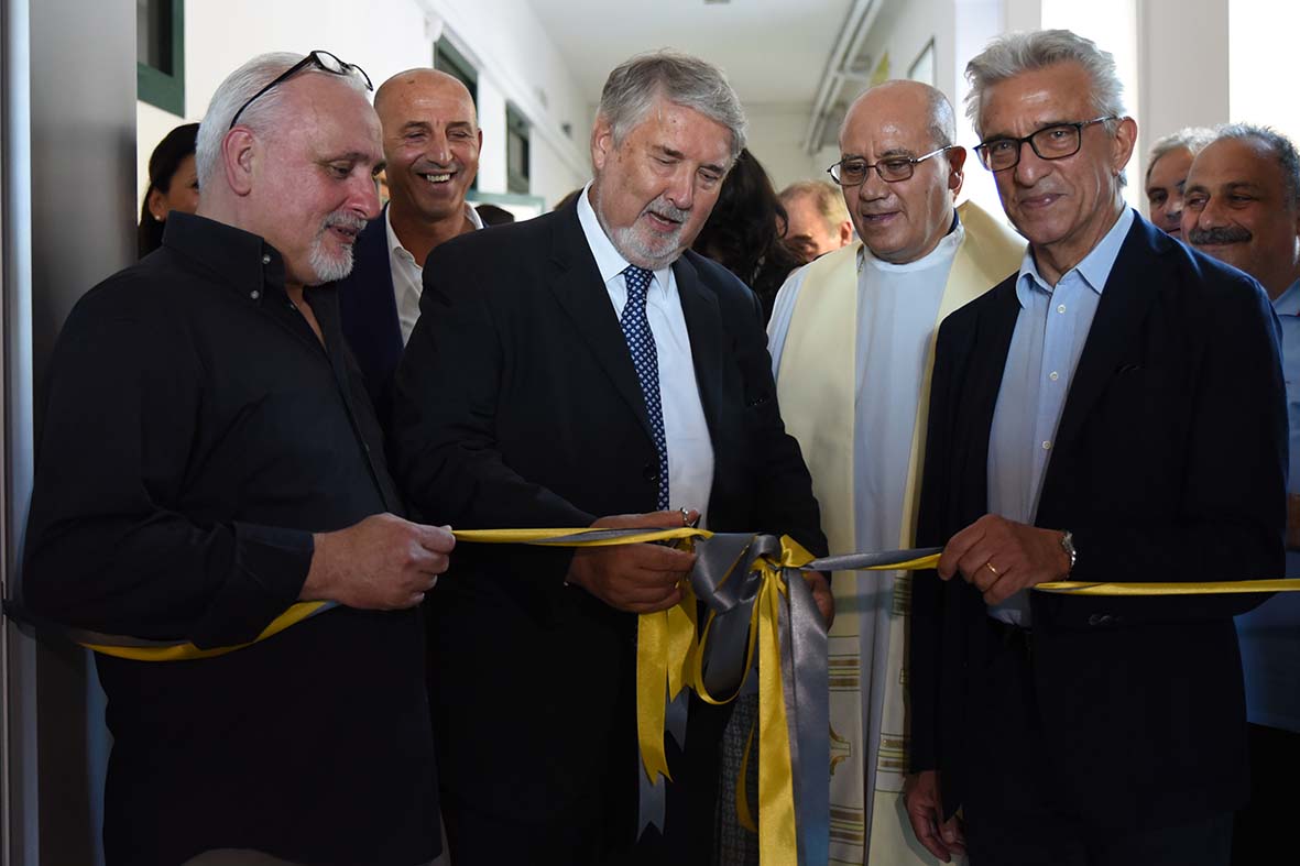 ll Sindaco Napoli all'inagurazione del ristorante sociale "Elpis"