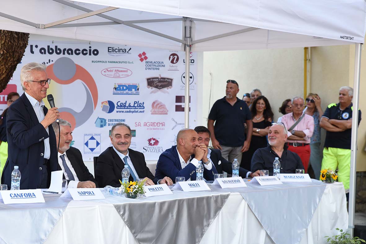 ll Sindaco Napoli all'inagurazione del ristorante sociale "Elpis"