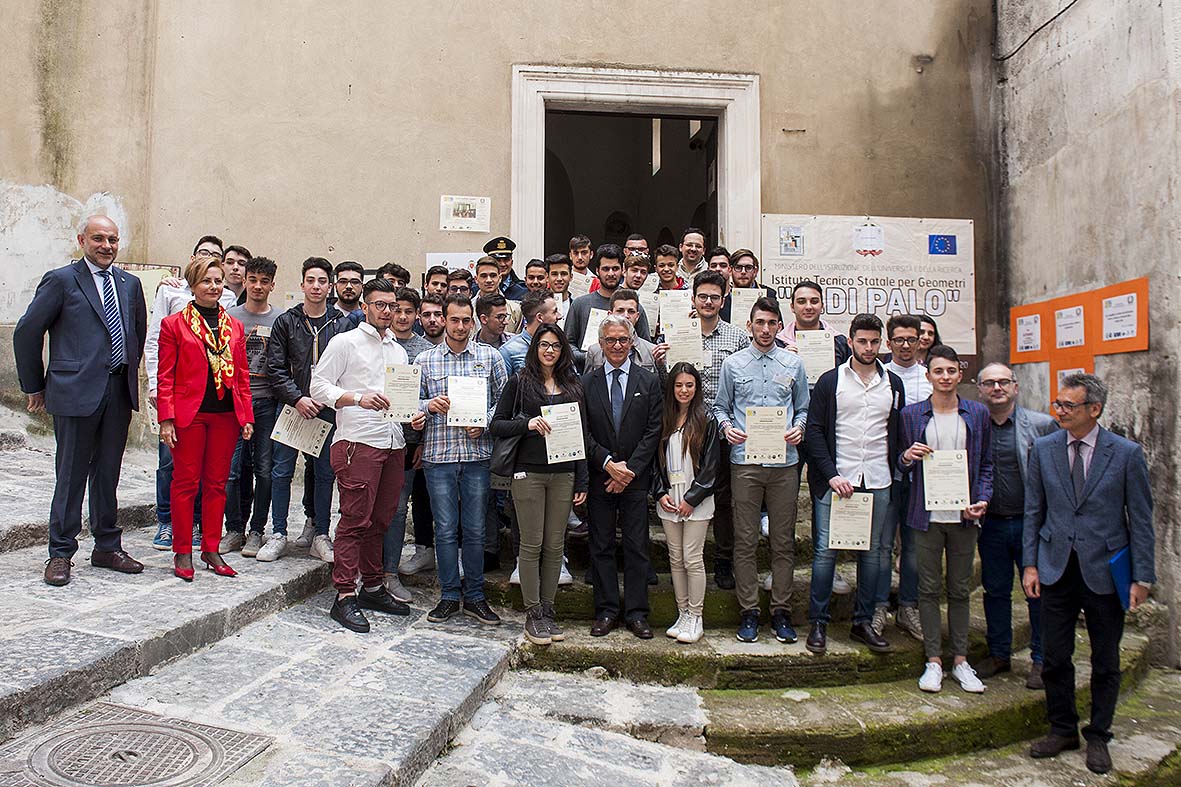 Eliminazione barriere architettoniche da Vico delle Colonne a Santa Maria de Lama - Consegna attestati