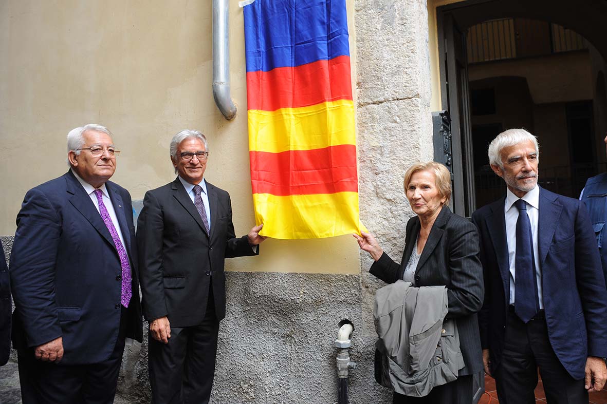 Una targa in omaggio ad Alfonso Gatto