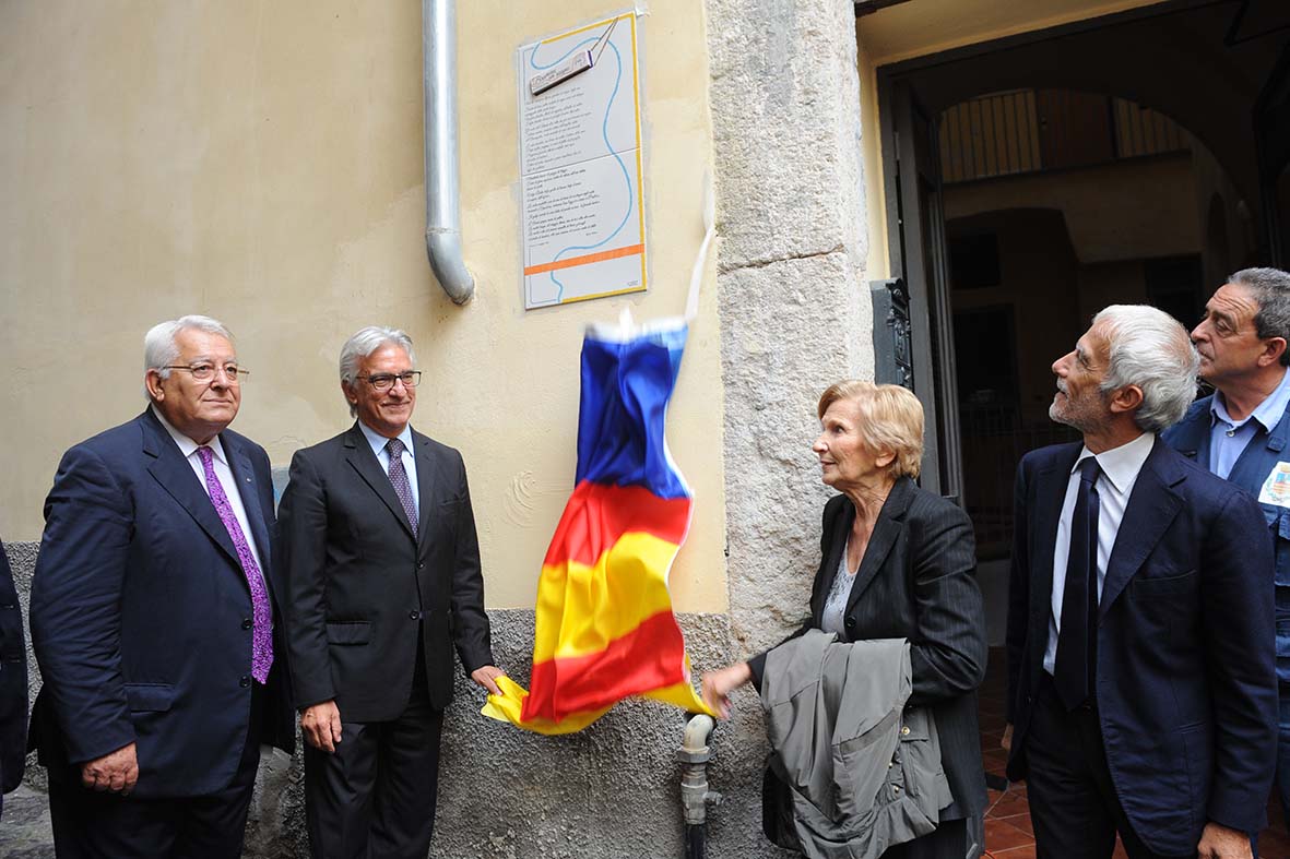 Una targa in omaggio ad Alfonso Gatto