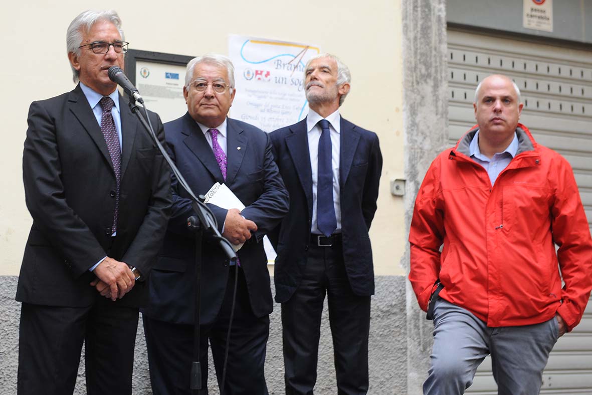 Una targa in omaggio ad Alfonso Gatto