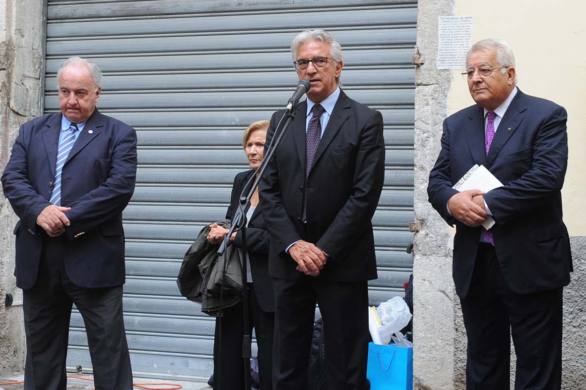 Una targa in omaggio ad Alfonso Gatto